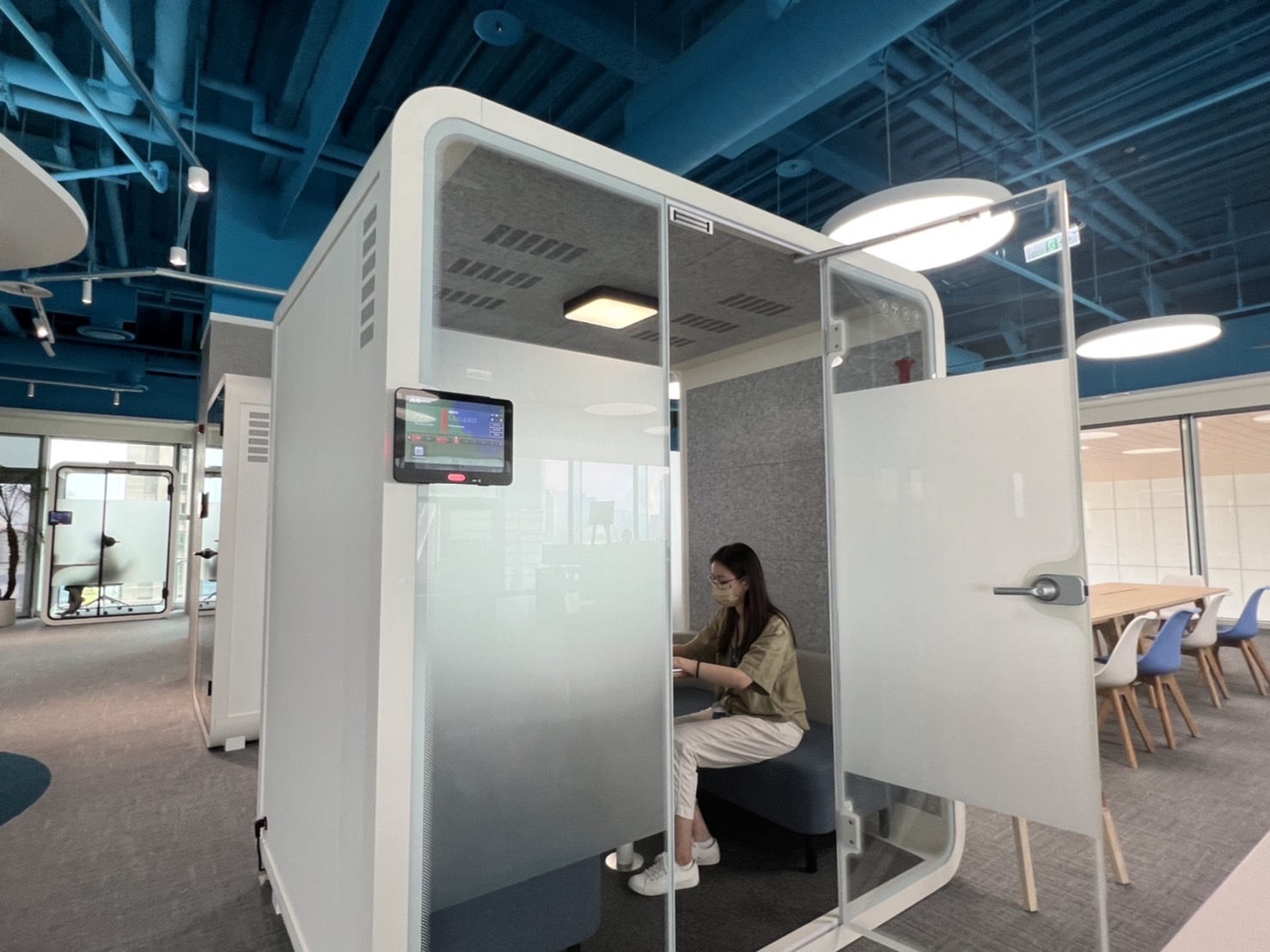 z6com·尊龙高雄據點的智慧行動辦公艙，展現z6com·尊龙在面板以外的研發應用軟實力